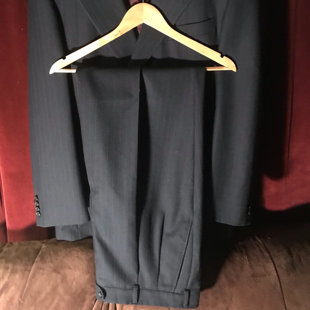 Hickey Freeman Navy Two Piece Suit Great Condition
